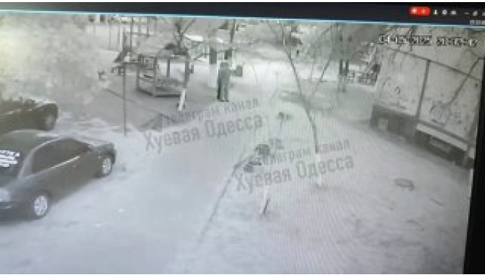 На Королёва сверхразумы бросают из окон дымовые шашки - 